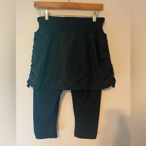 Spanx L yoga capri with attached skirt black
